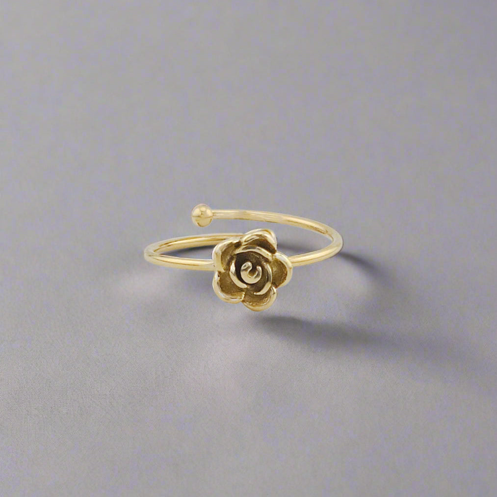 Camellia - Pettit Flower Gold Resizable Ring – NACRISSA