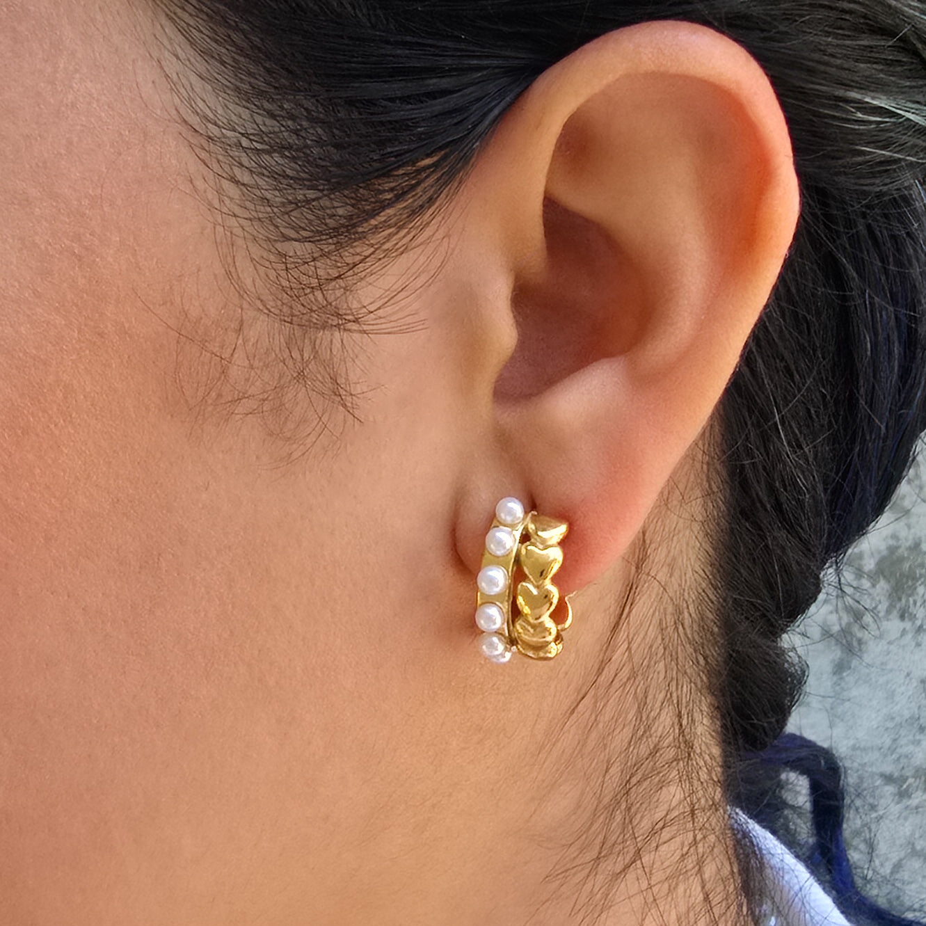 Hearty Pearls - Gold and Pearls Stud Earrings