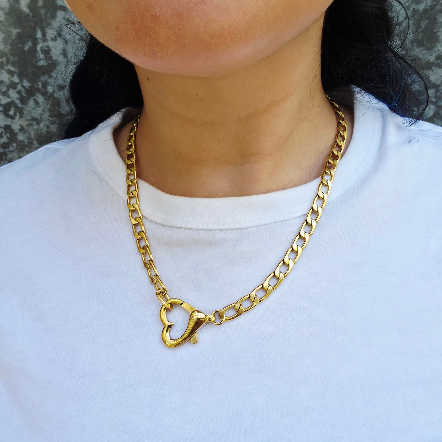 Amour - Gold Heart Clasp Necklace